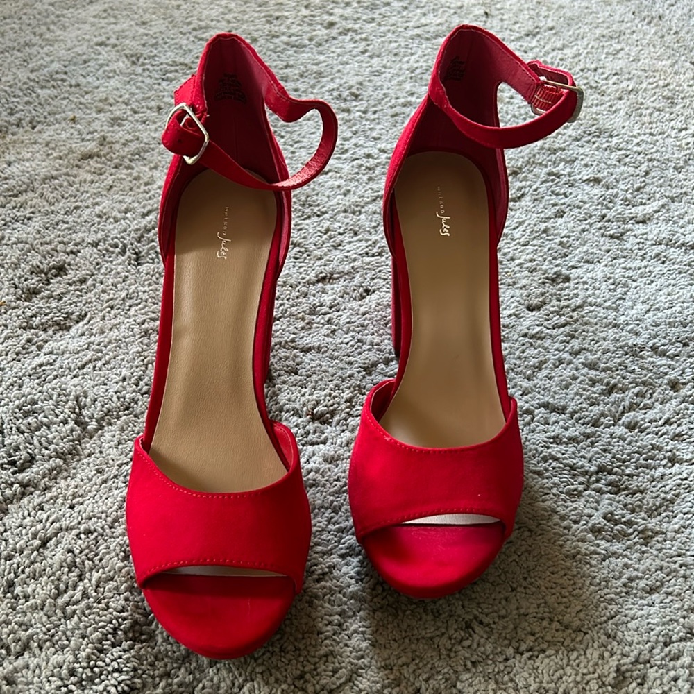 Maison Jules platform red formal shoes faux suede.
